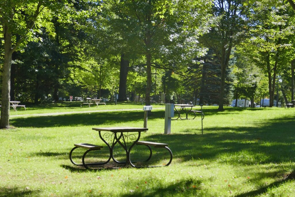 Campsites with tables